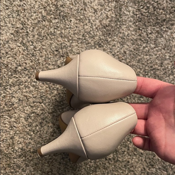 Naturalizer Women's Classic Cream Heels - Picture 4 of 6